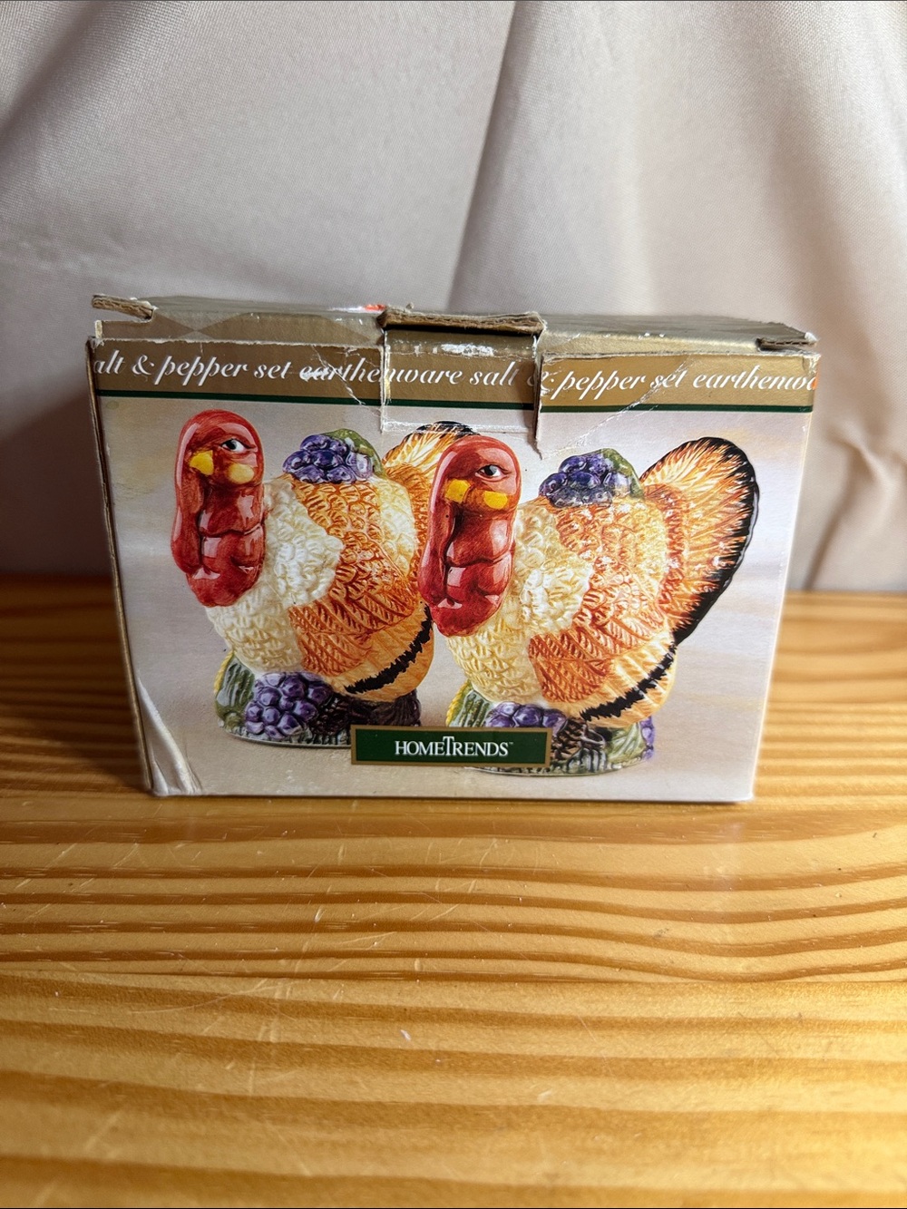 Hometrends Thanksgiving Earthenware Turkey Salt and Pepper Shaker Set